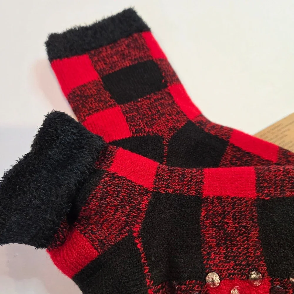Northeast Outfitters Youth Cozy Cabin Buffalo‎ Plaid Crew Socks Grippers